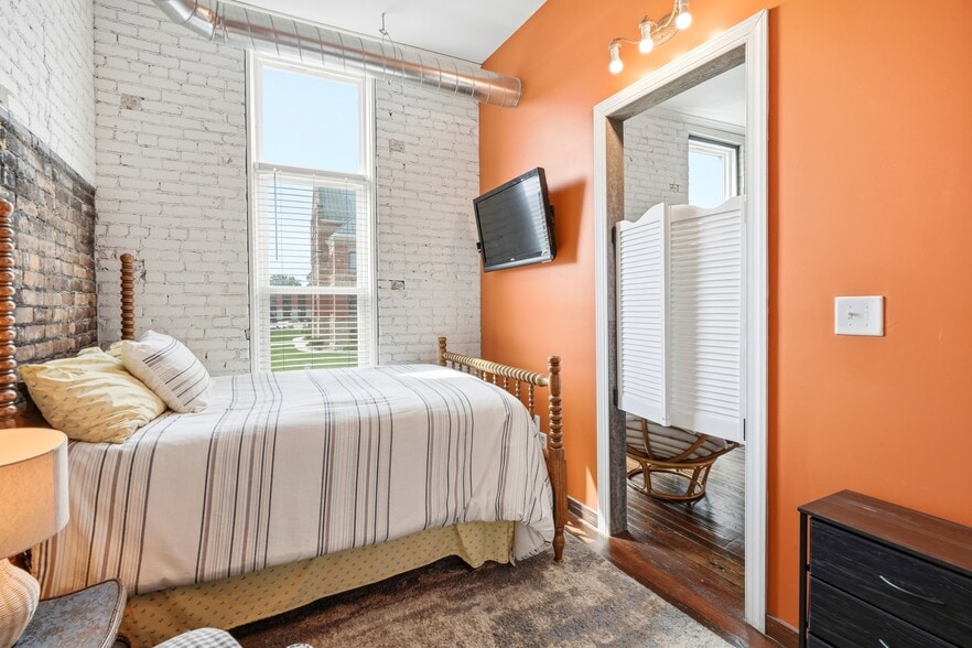 More Photos Of 106 N Orange St, Albion Storefront For Sale