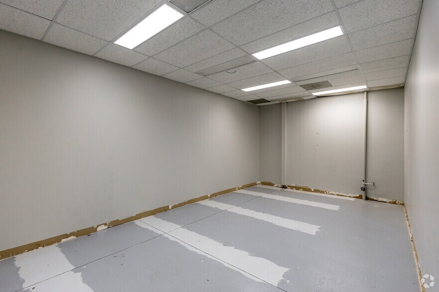 More Photos Of 1313 Oates Dr, Mesquite Office For Sale