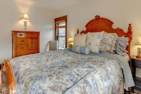 More Photos Of 707 NE 5th St, McMinnville Office For Sale