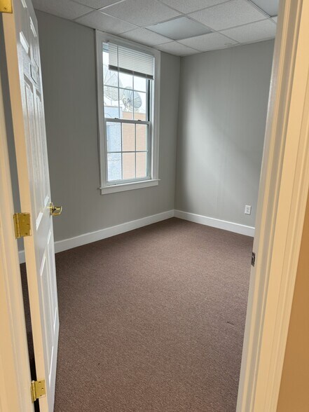 More Photos Of 32 Elm St, New Haven Office Residential For Lease
