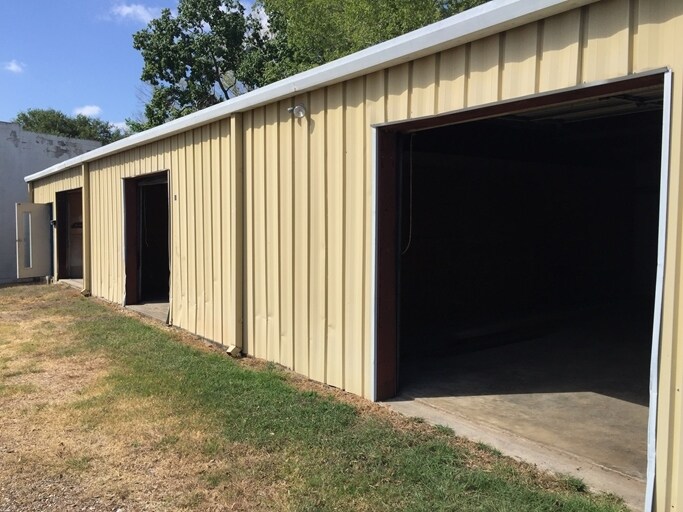 More Photos Of 3600 E 29th St, Bryan Freestanding For Lease