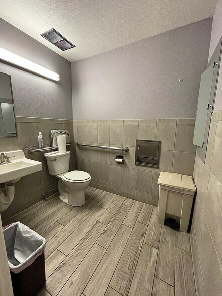 More Photos Of 44725 10th St W, Lancaster Medical For Sale