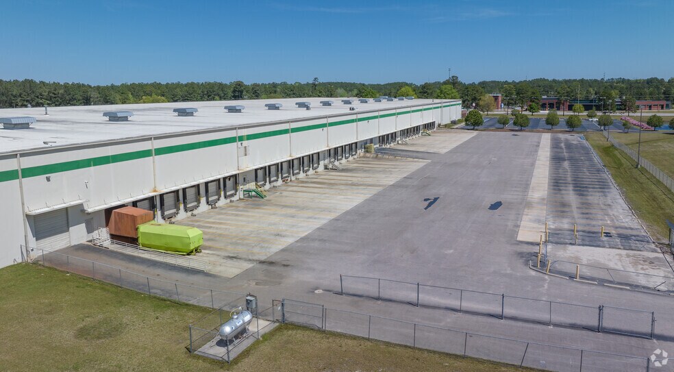 More Photos Of 4800 Corporation Dr, Fayetteville Distribution For Lease
