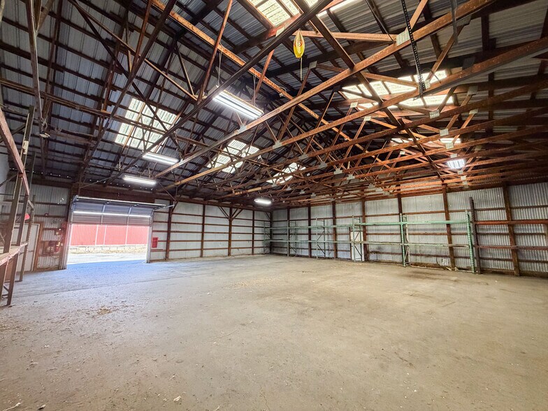 More Photos Of 147 Meriden Rd, Middlefield Garden Center For Lease