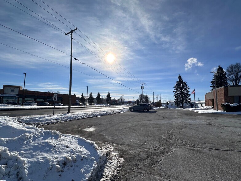 More Photos Of 1219 N Mitchell St, Cadillac Bank For Lease