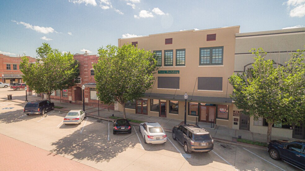 More Photos Of 208 N Bryan Ave, Bryan Office Residential For Lease