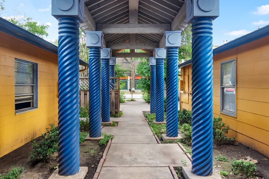 More Photos Of 4606 Connelly St, Austin Assisted Living For Sale