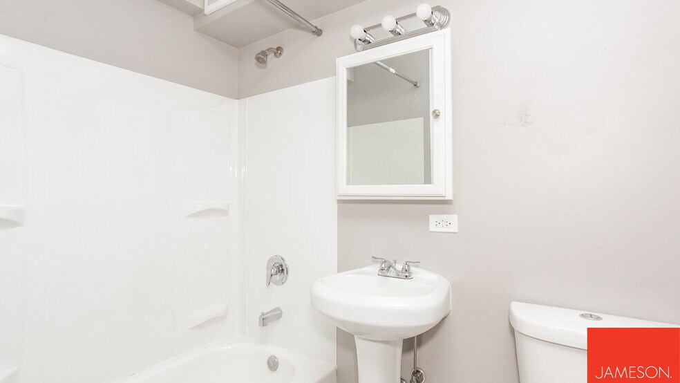 More Photos Of 3075 E Cheltenham Pl, Chicago Apartments For Sale