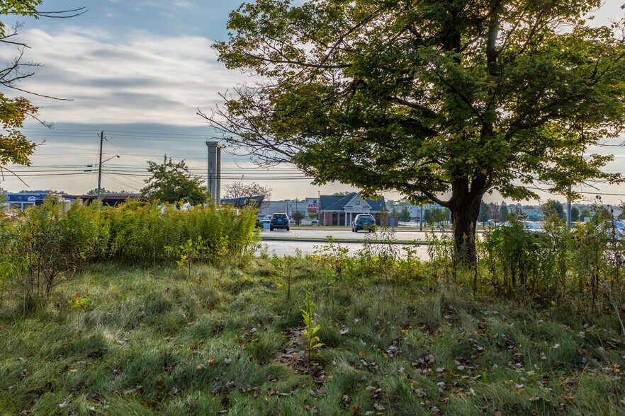 More Photos Of 6850 Main St, Williamsville Light Distribution For Lease