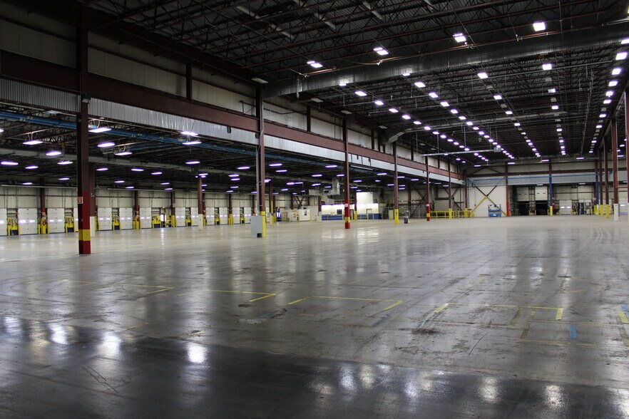 More Photos Of 208 Copper Top Ln NE, Cleveland Warehouse For Lease