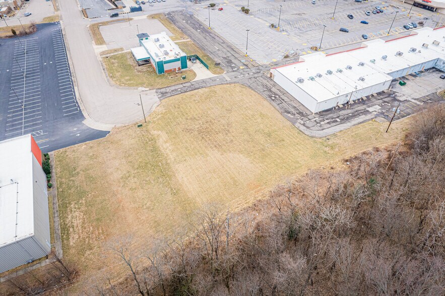 More Photos Of 401 Walker Dr, Henderson General Retail For Sale