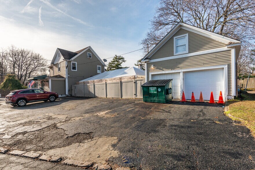 More Photos Of 83 Pulaski Rd, Kings Park Bar For Sale