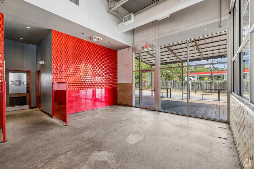 More Photos Of 301 N Guadalupe St, San Marcos Storefront Retail Office For Lease