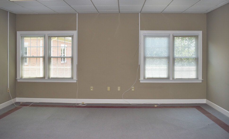 More Photos Of 2010 Elmer Pogue Dr, Columbia Office For Lease