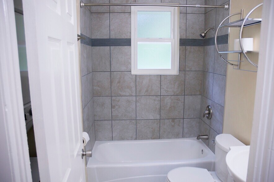 More Photos Of 559 Pulaski St, Athens Specialty For Sale