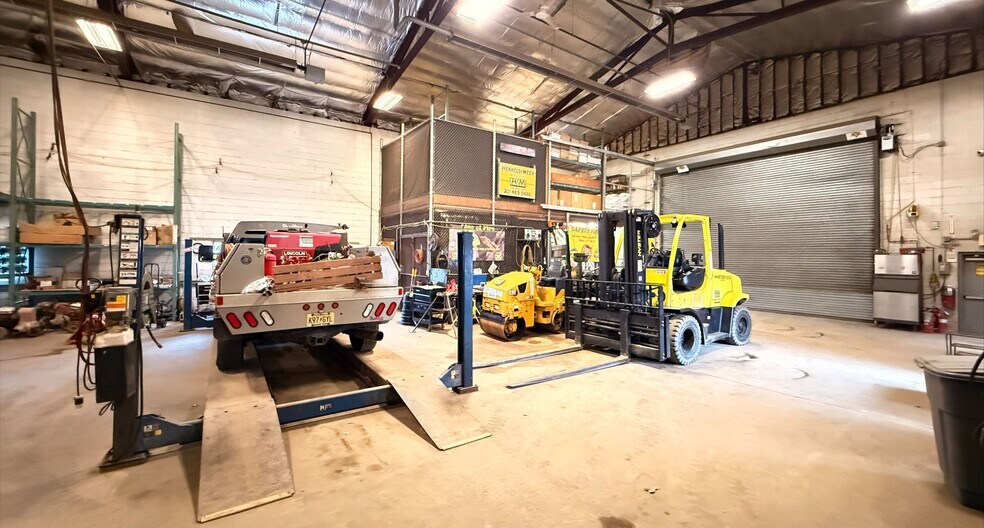More Photos Of 450 County Rd, Cliffwood Warehouse For Lease