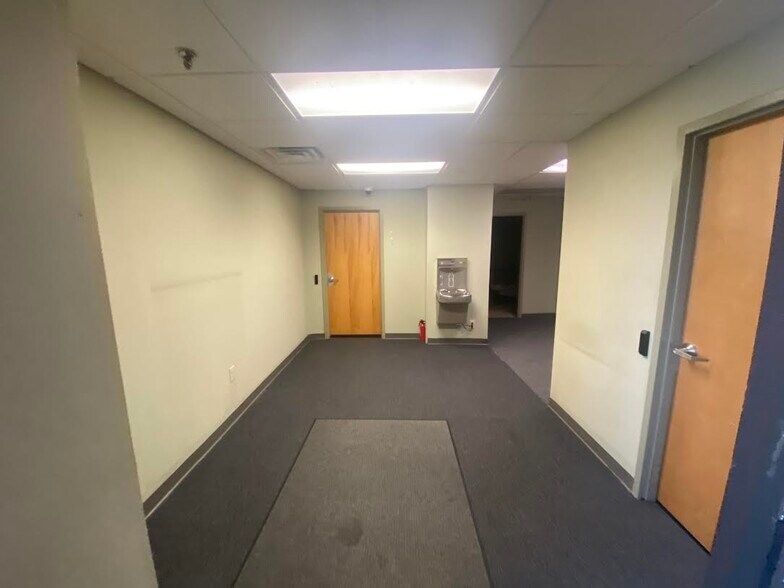 More Photos Of 228 Maple St, Manchester Office For Lease