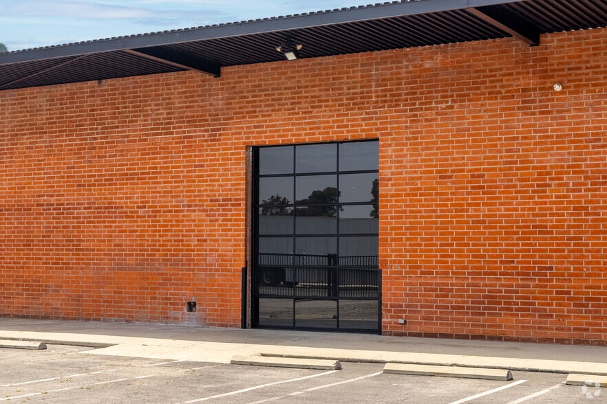 More Photos Of 4100 Vanowen Pl, Burbank Warehouse For Lease