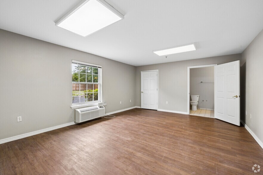 More Photos Of 3428 Gulf Breeze Pky, Gulf Breeze Congregate Senior Housing For Sale