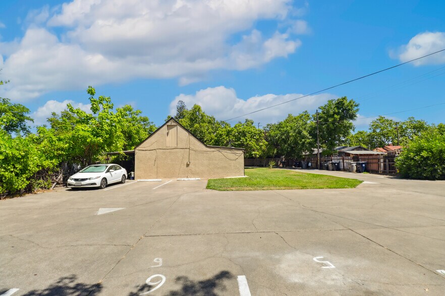 More Photos Of 2652 21st Ave, Sacramento Apartments For Sale