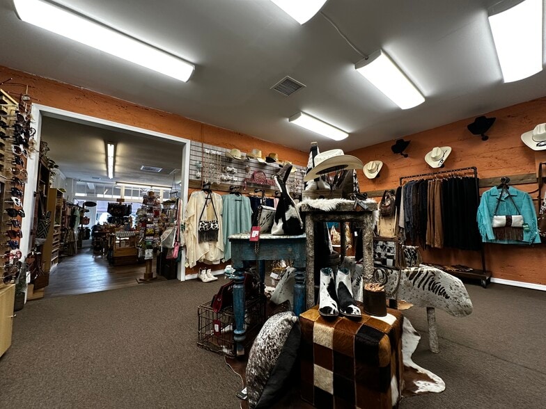 More Photos Of 1020 N Main St, Cottonwood General Retail For Sale