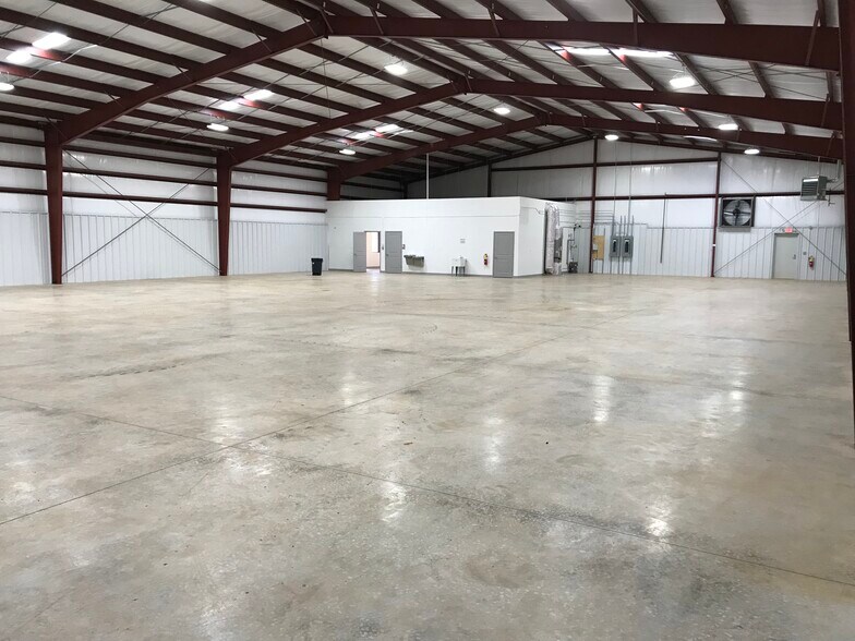 More Photos Of 3664 Southland Dr, Flowery Branch Warehouse For Lease