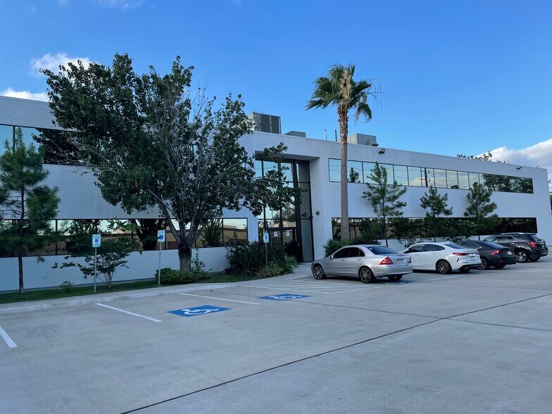 More Photos Of 3707 Westcenter Dr, Houston Office For Lease
