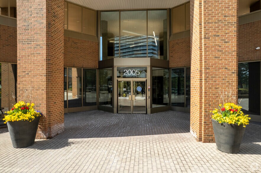 More Photos Of 2001 Sheppard Ave E, Toronto Unknown For Lease