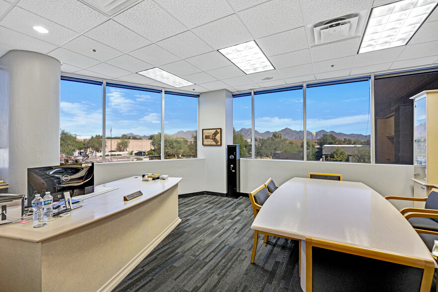 More Photos Of 7543 E Tierra Buena Ln, Scottsdale Distribution For Sale