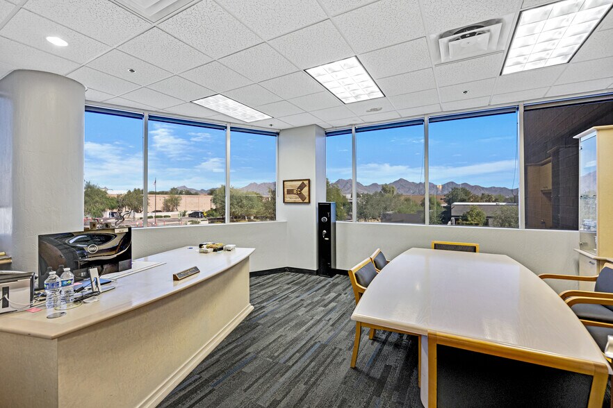 More Photos Of 7543 E Tierra Buena Ln, Scottsdale Distribution For Sale