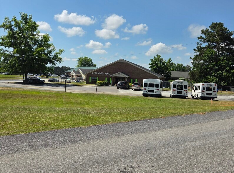 More Photos Of 1602 Spring St, Greenwood General Retail For Sale