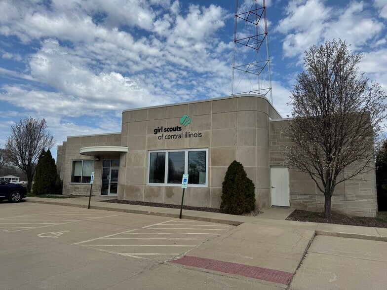 Primary Photo Of 1170 E Pershing Rd, Decatur Office For Sale