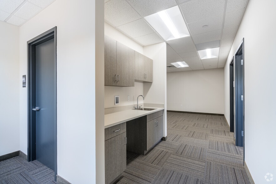 More Photos Of 65 E Elizabeth Ave, Bethlehem Medical For Lease