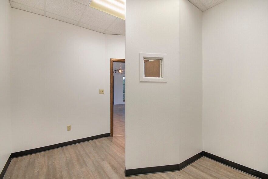 More Photos Of 1834-1836 Keller Pky, Keller Loft Creative Space For Lease