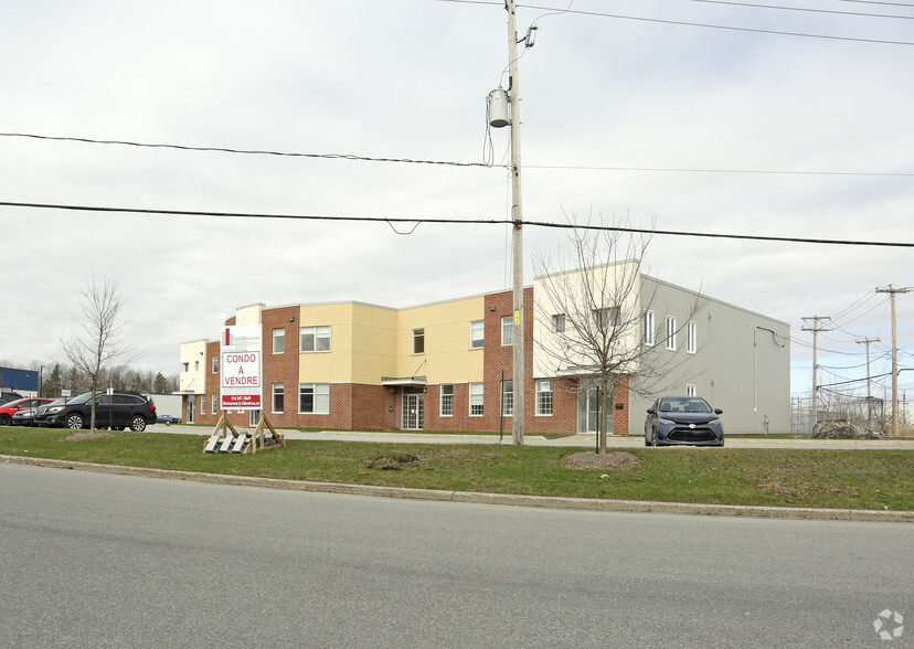 Primary Photo Of 671-685 Rue de la Sablière, Bois-des-filion Warehouse For Sale