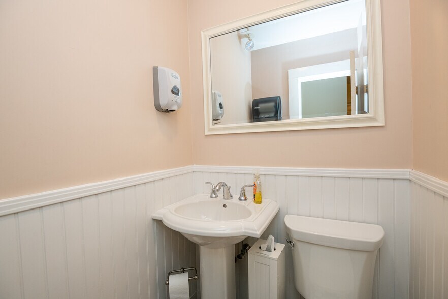 More Photos Of 11 Linden St, Reading Funeral Home For Sale