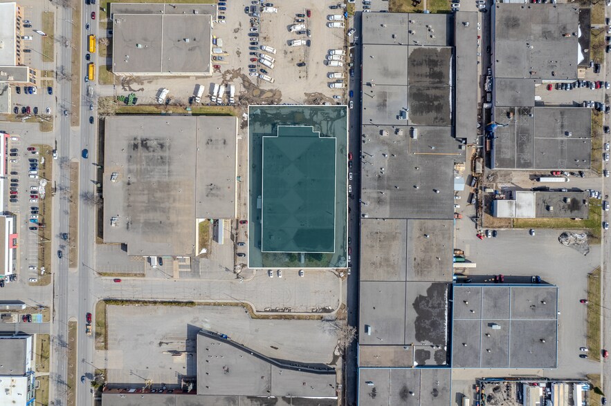 More Photos Of 8600 Pl Upton, Montréal Warehouse For Sale