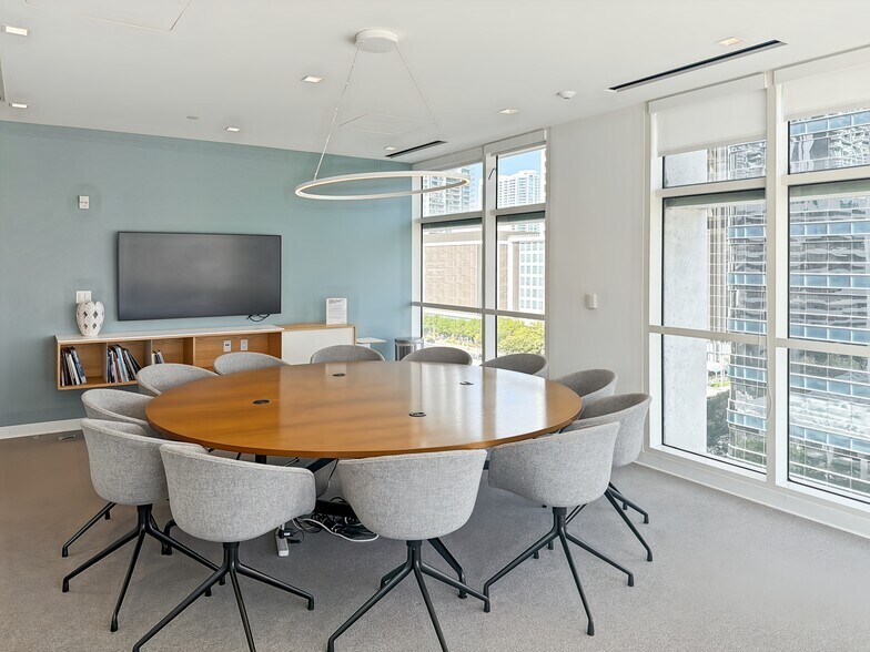 More Photos Of 801 Brickell Ave, Miami Coworking Space