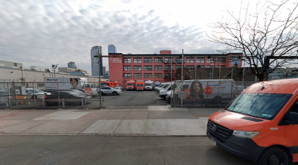 Primary Photo Of 45-27 Vernon Blvd, Long Island City Land For Lease