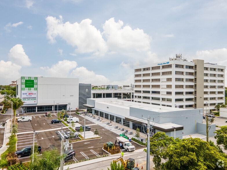 More Photos Of 8700 NW 36th St, Doral Department Store For Lease