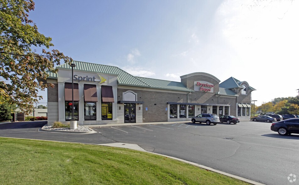 More Photos Of 2527 S Telegraph Rd, Bloomfield Hills Storefront For Lease