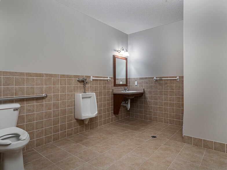 More Photos Of 7945 Stone Creek Dr, Chanhassen Medical For Sale