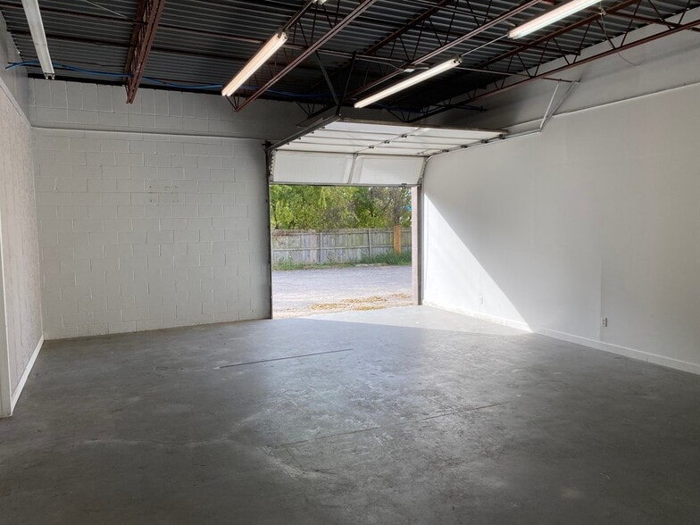 More Photos Of 4218-4220 Centergate St, San Antonio Research And Development For Lease