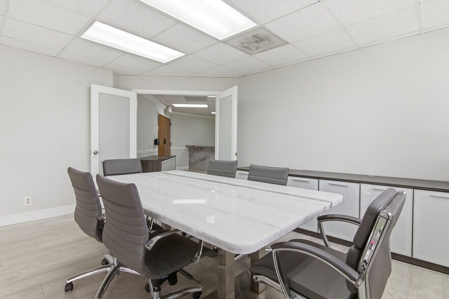 More Photos Of 1640 W Oakland Park Blvd, Fort Lauderdale Office For Sale