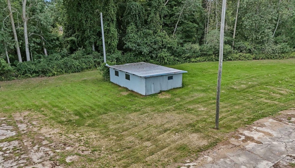More Photos Of 3905 32nd St, Port Huron Showroom For Sale