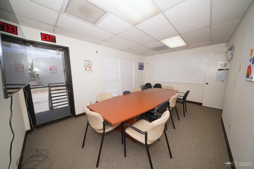 More Photos Of 20031 W Valley Blvd, Tehachapi Office For Sale