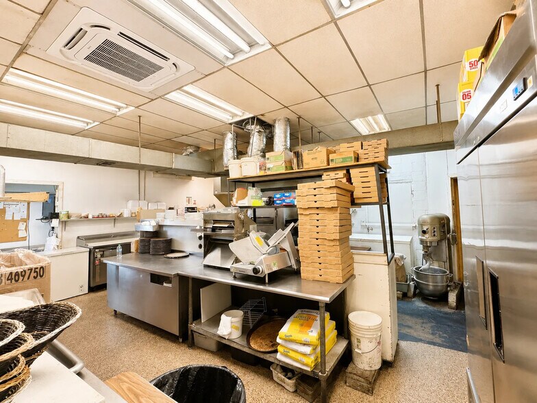 More Photos Of 205 N Main St, Belton General Retail For Sale