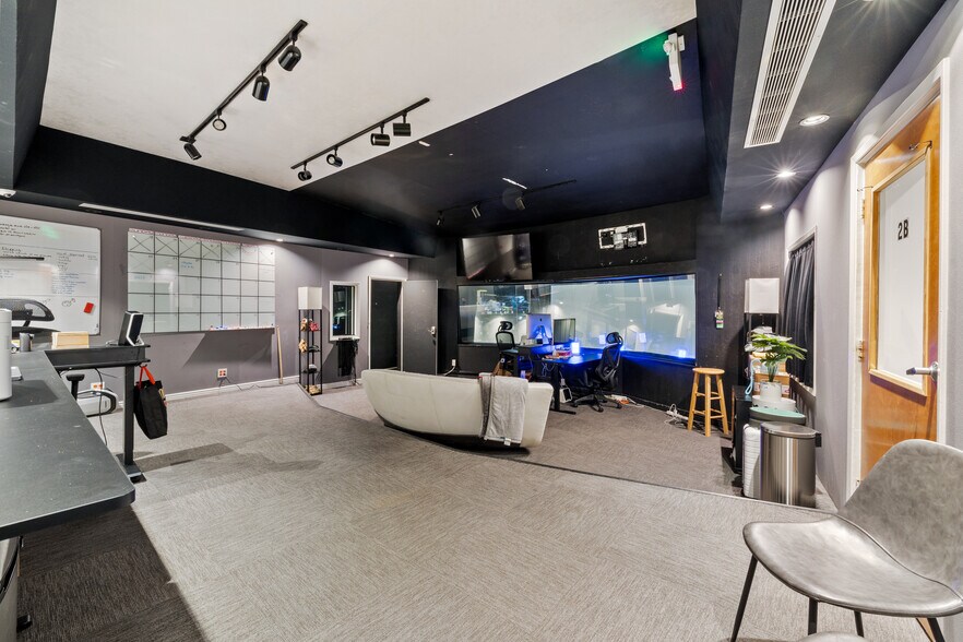 More Photos Of 5250 Vineland Ave, North Hollywood Loft Creative Space For Lease