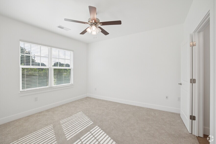 More Photos Of 14801 Statesville Rd, Huntersville Apartments For Sale