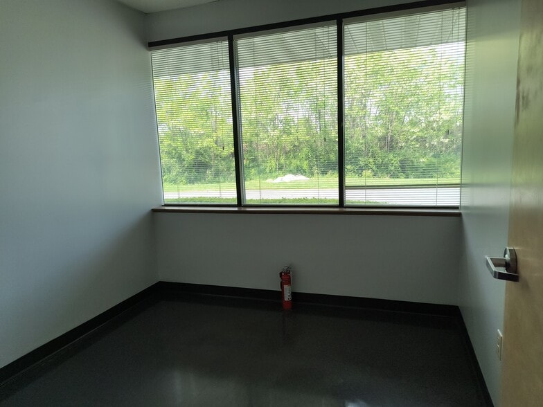 More Photos Of 5060 Ritter Rd, Mechanicsburg Flex For Lease